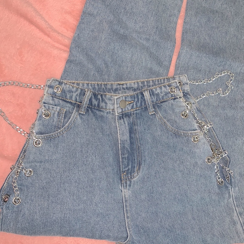 Chain on side straight leg jeans - light blue wash